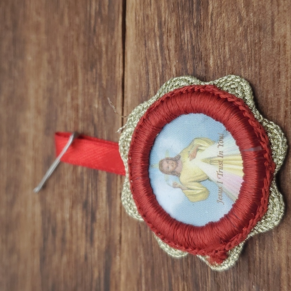Christian religious brooch Jesus seasonal B574‎